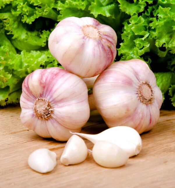 Knoblauch ist wirksam im Kampf gegen Zehennagelpilz